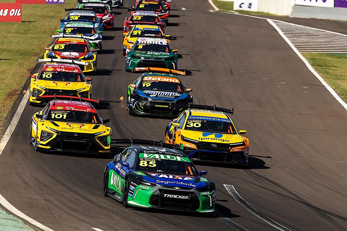 Guilherme Salas segue embalado e coloca a Cavaleiro Sports na cola da liderança da Stock Car