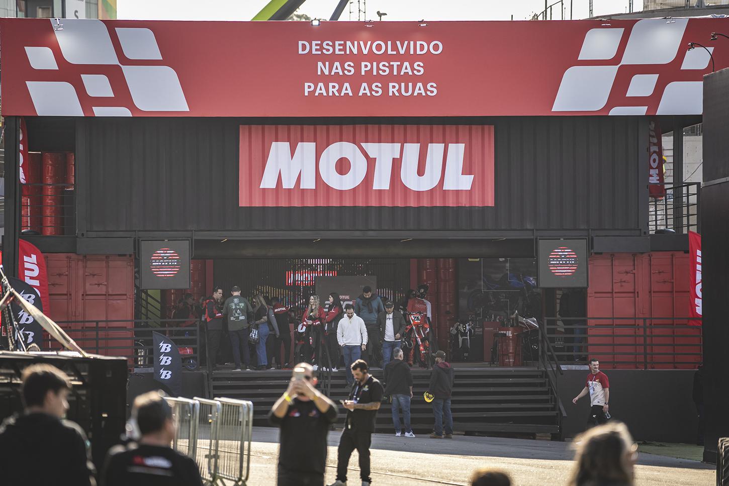 Motul se une a Nelsinho Piquet e leva experiências exclusivas ao Festival Interlagos Carros 2025