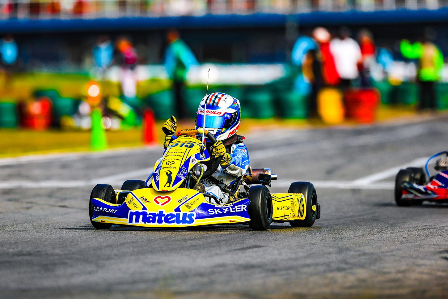 Murilo Dominguez deu show de ultrapassagens e conquistou vitória na 3ª bateria da Mini em Interlagos