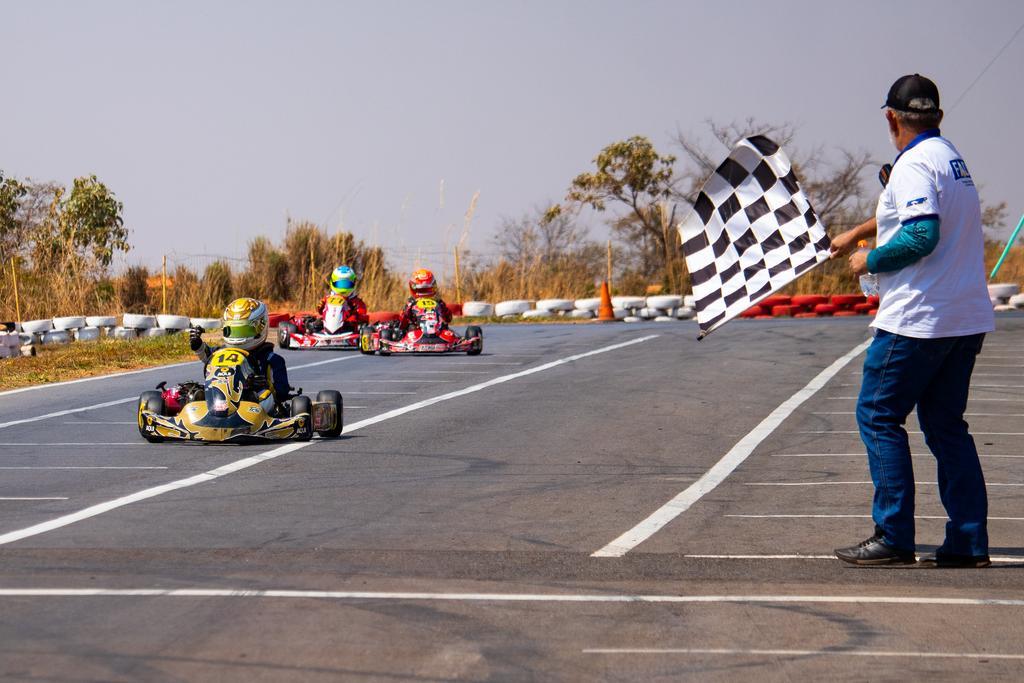 Campeonato Centro-Oeste de Kart consagra campeões de 2025 em nove categorias no Brasília Kart