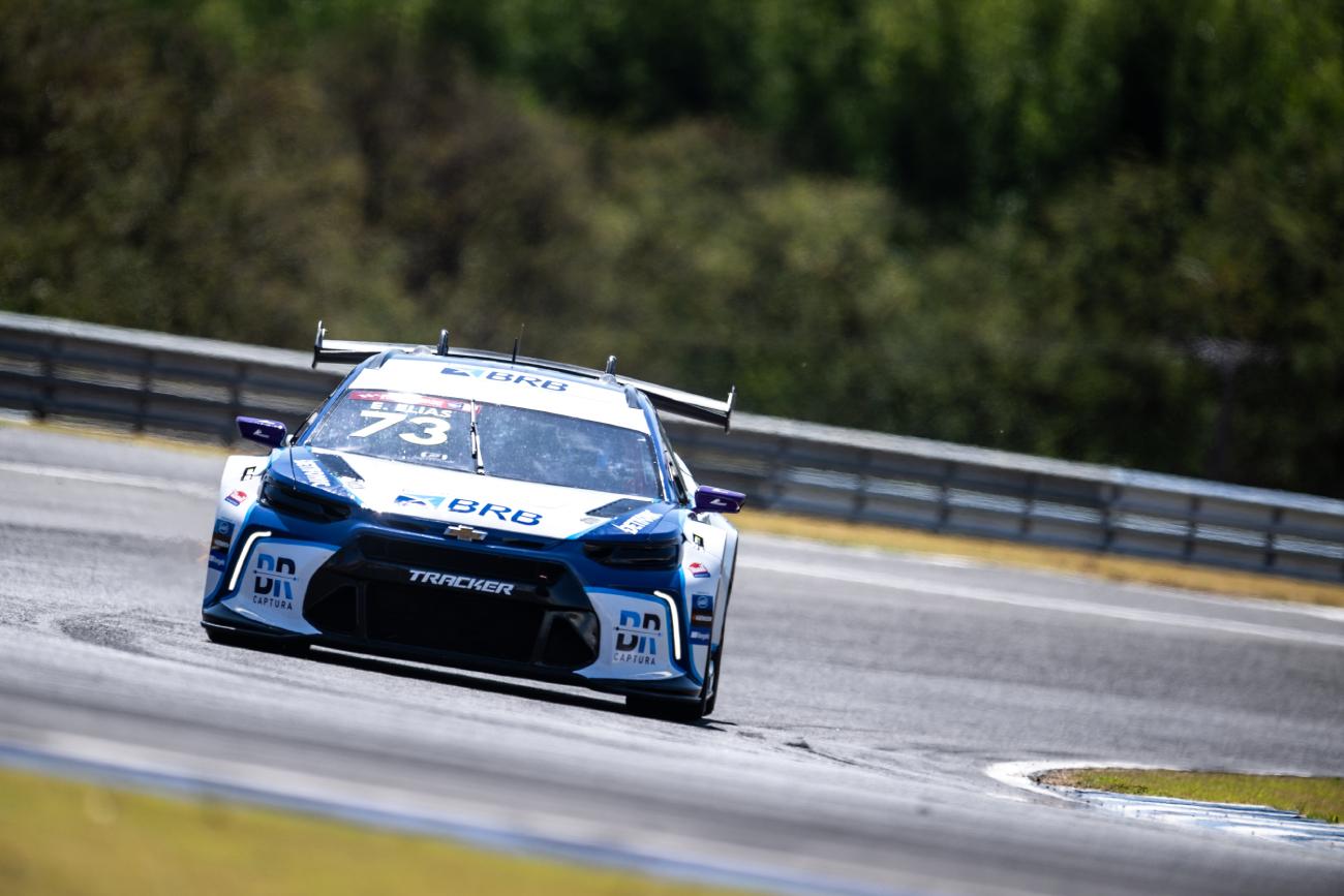 Enzo Elias escala o pelotão e termina em sexto no Velocitta