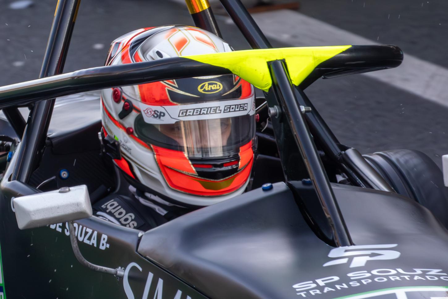 Gabriel Souza brilha em Cascavel e garante dois pódios com carro reserva na Fórmula 1600 Light
