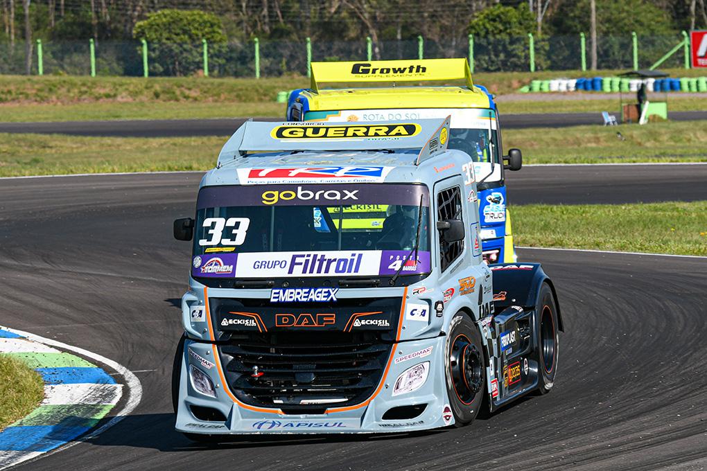 O paranaense Joãozinho Santa Helena volta a andar no pelotão da frente e sairá em terceiro em Santa Cruz