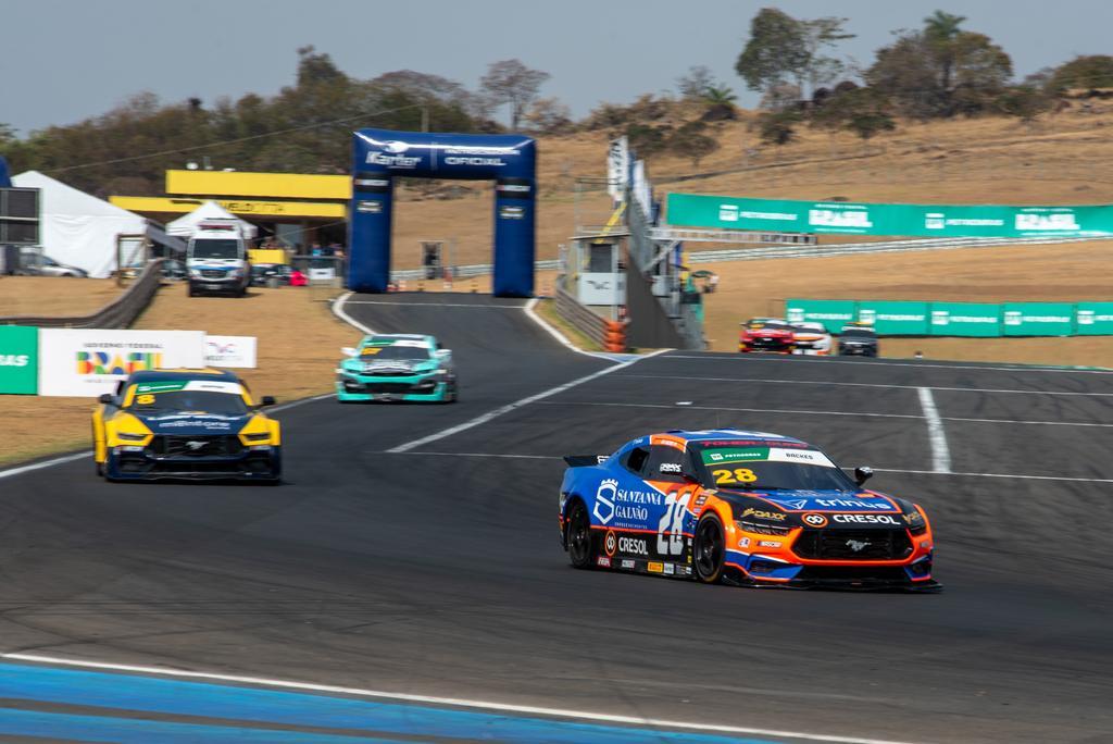 Pilotos vivem a expectativa do Oval Track