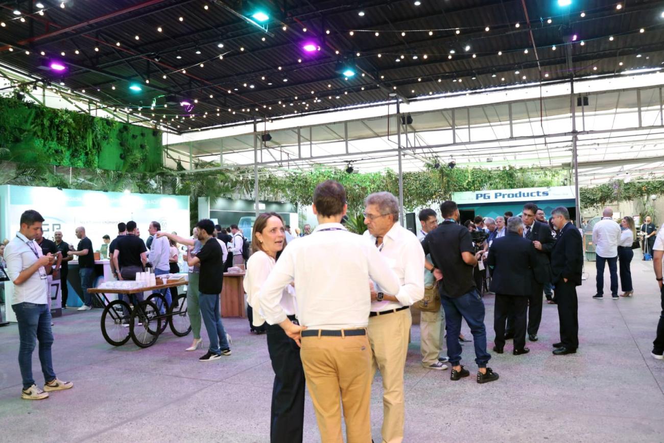 Debates de alto nível e público engajado marcam primeiro dia da EXPOBLINDAGEM