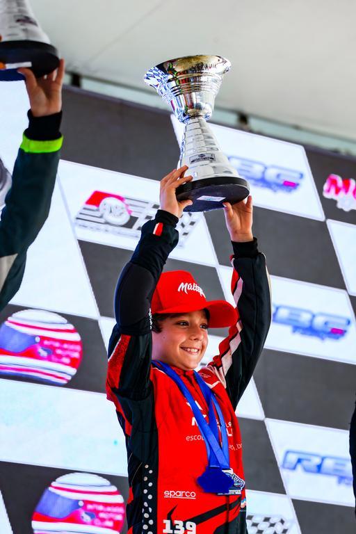 Joaquim Emerick é campeão antecipado da Cadete Rookie e Miguel enfrenta virose no Ligh