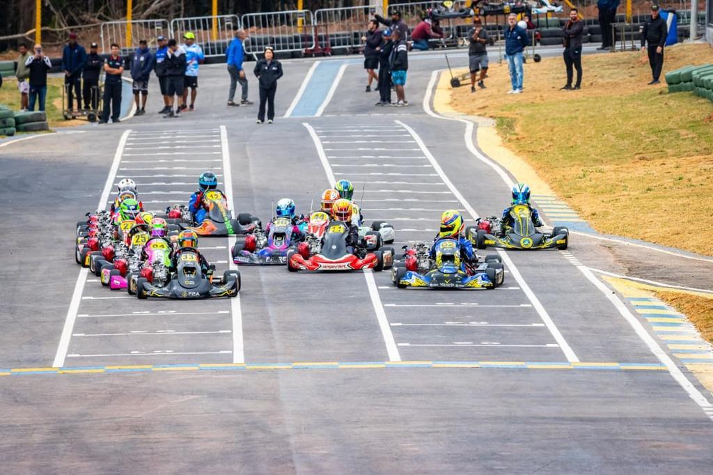 V11 Cup compete pela segunda vez na V11 Arena Kart e se aproxima de sua decisão