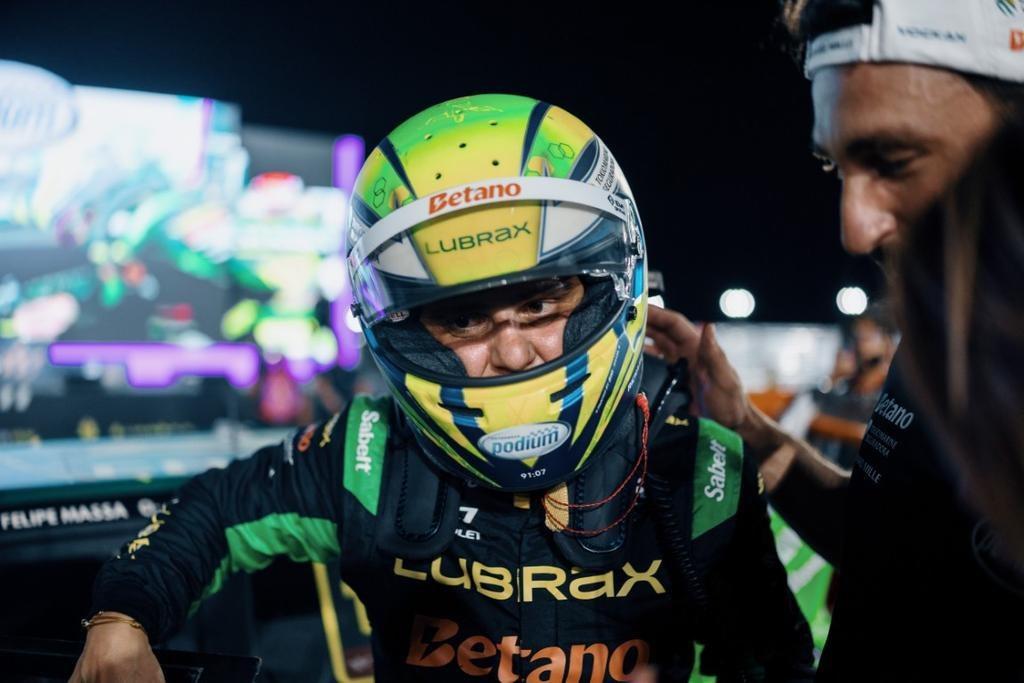 Domínio sob refletores: Felipe Massa lidera classificação inédita e sprint terá Ricardo Maurício na ponta