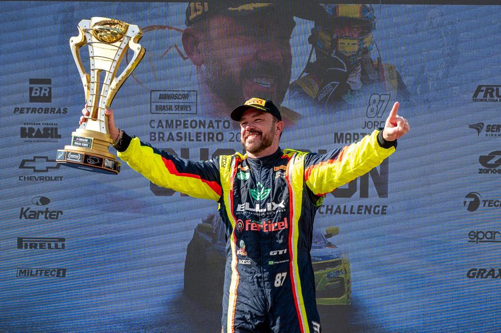 Jorge Martelli vive noite de gala no NASCAR Awards