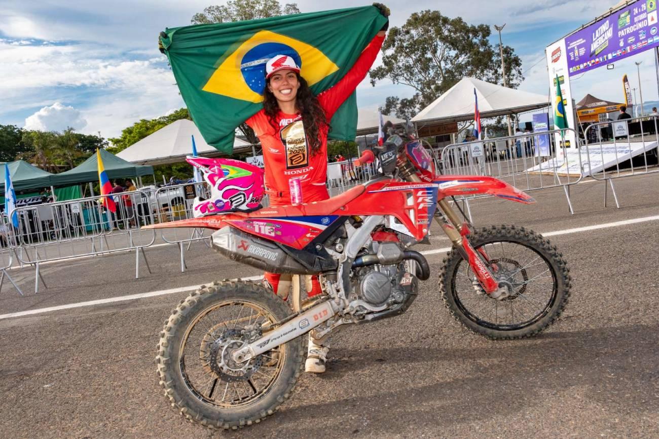 Com Prêmio Capacete de Ouro, Bárbara Neves encerra ano de sucesso no motociclismo