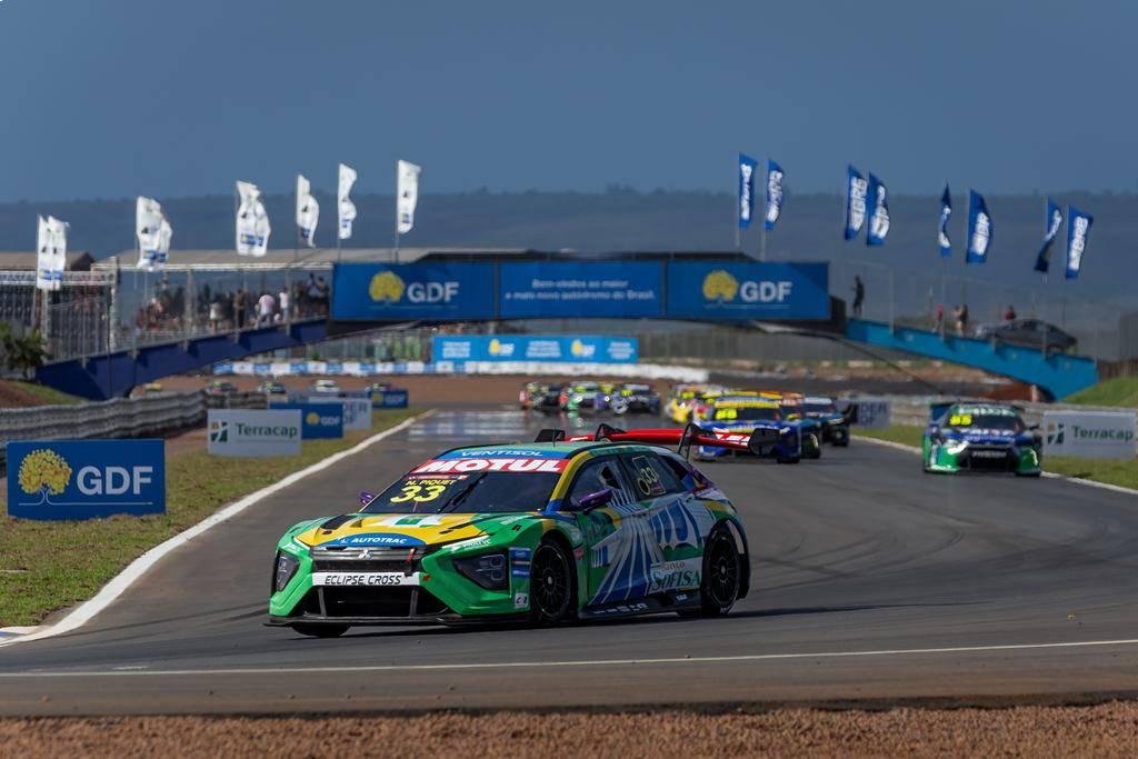 Felipe Fraga amplia vantagem rumo ao bicampeonato com pódio em Brasília; Nelsinho Piquet emociona ao vencer em casa