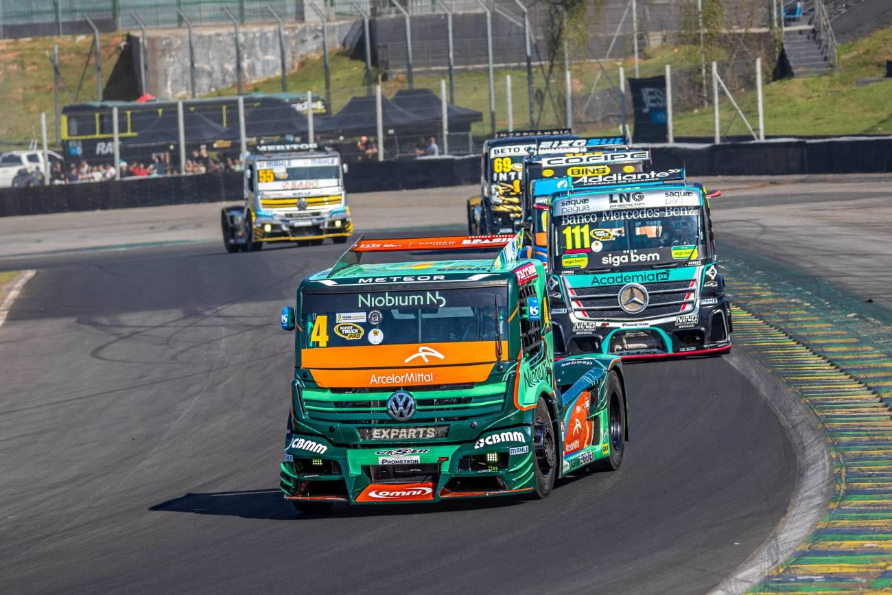 Interlagos vira arena: onze pilotos lutam pelos dois títulos da Copa Truck
