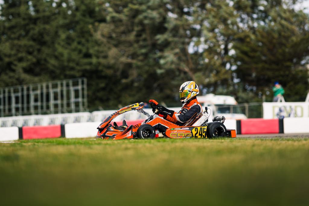 Irmãos Busato abrem temporada europeia de kart na 1ª etapa do WSK Super Master Series