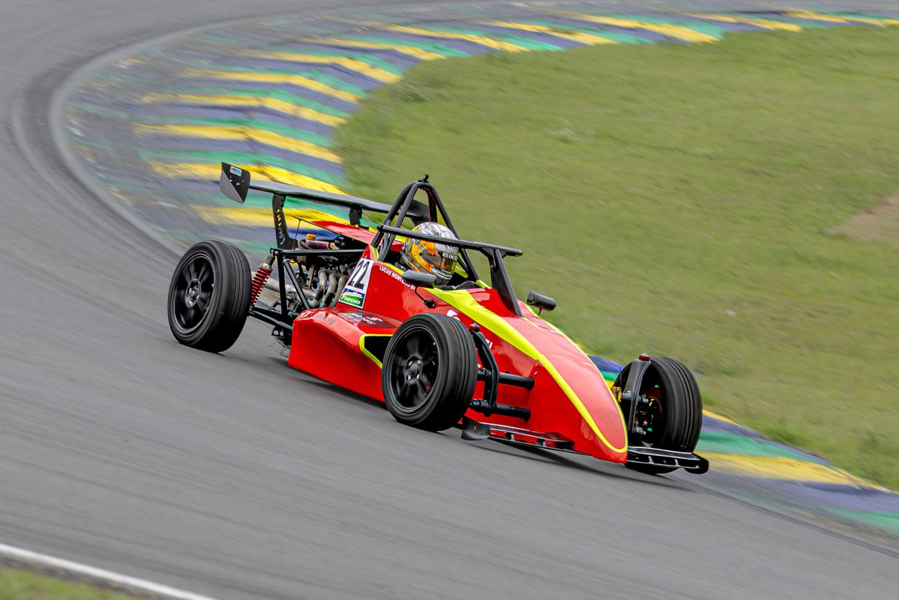 Lucas Monteiro inicia 2026 na Divisão Super da Fórmula 1600 com foco em desempenho e consistência