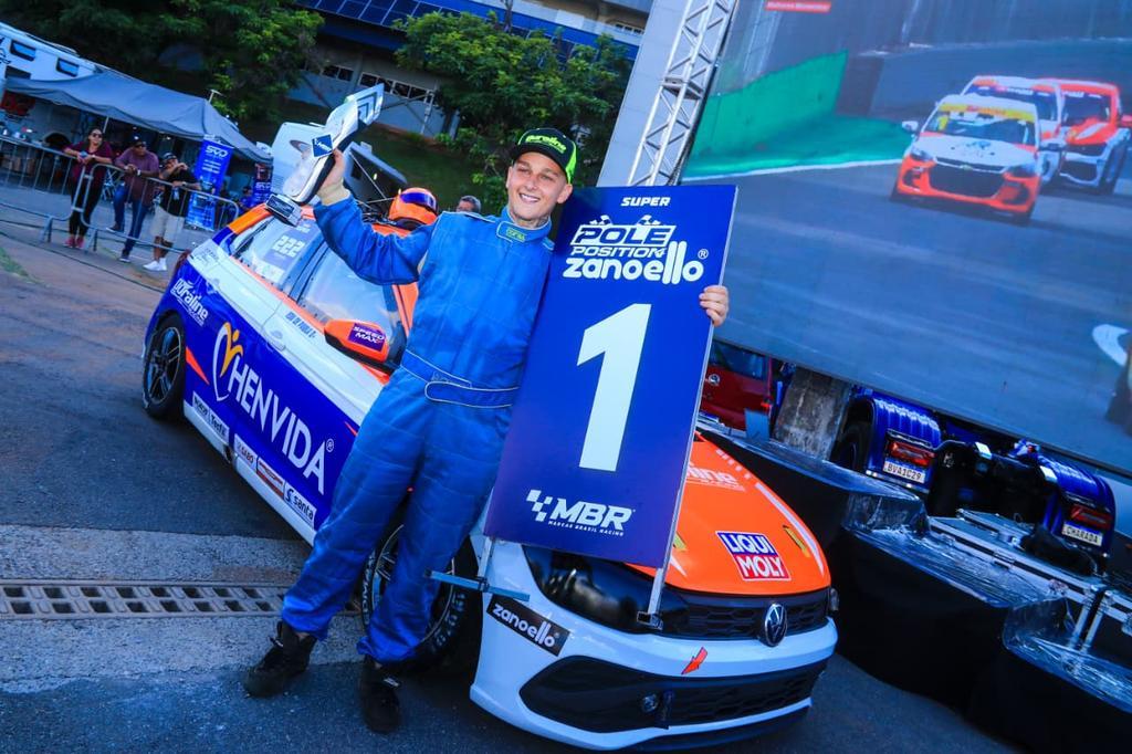 Pole histórica: Edu de Paula lidera estreia do Endurance MBR em Interlagos