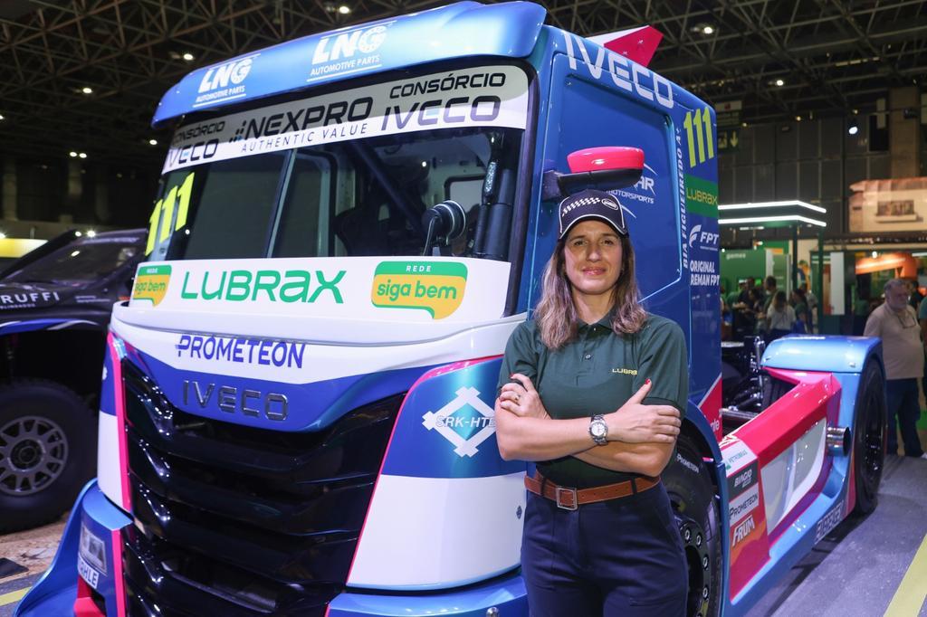 Bia Figueiredo apresenta seu novo Iveco para a temporada