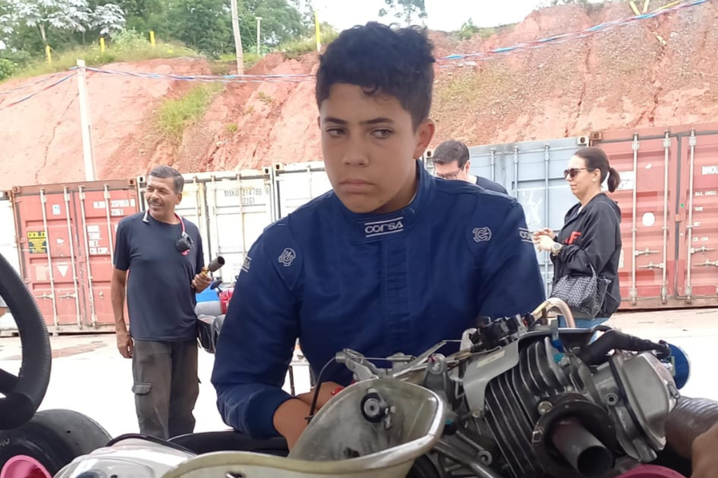 Erick Mesquita estreia na V11 Cup em Arujá
