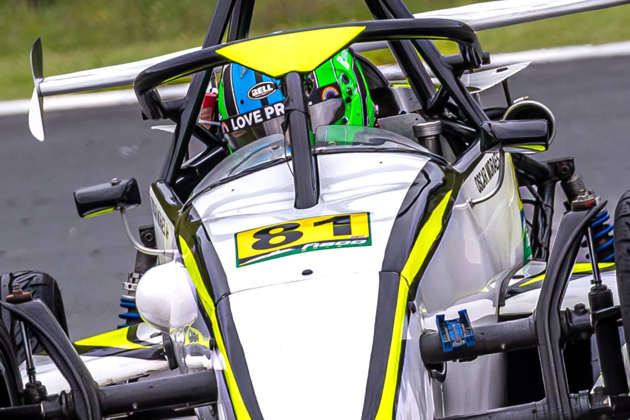 Brasília entrega etapa intensa da Fórmula 1600 com reviravoltas, punição decisiva e disputas até o fim