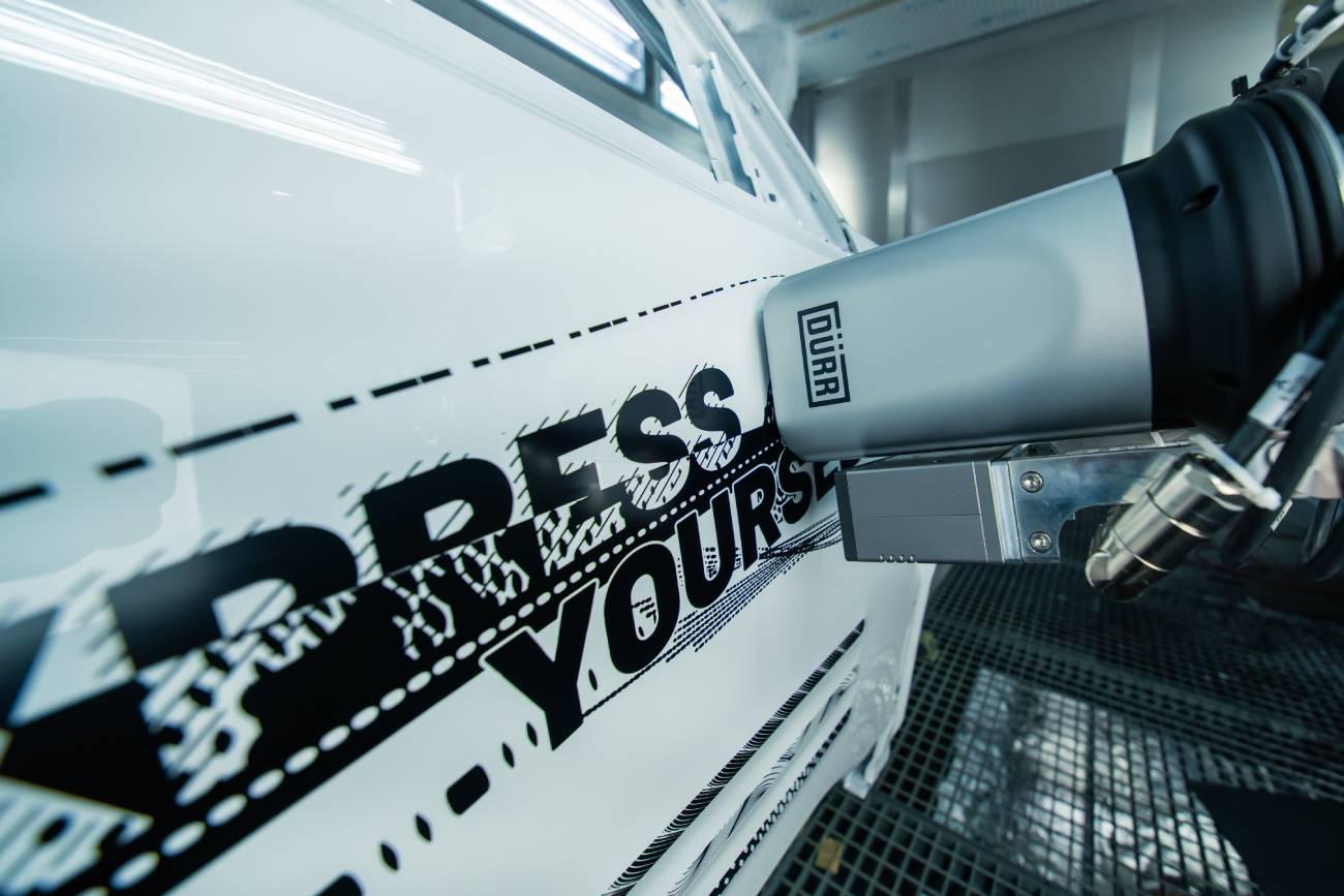 Design personalizado em carrocerias de veículos substitui películas e etapas manuais