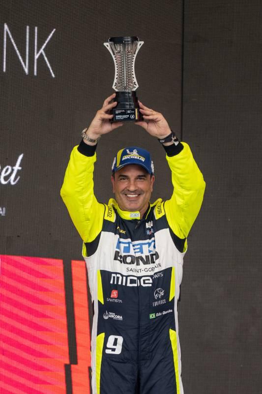 Edu Guedes acelera na Porsche Cup Brasil