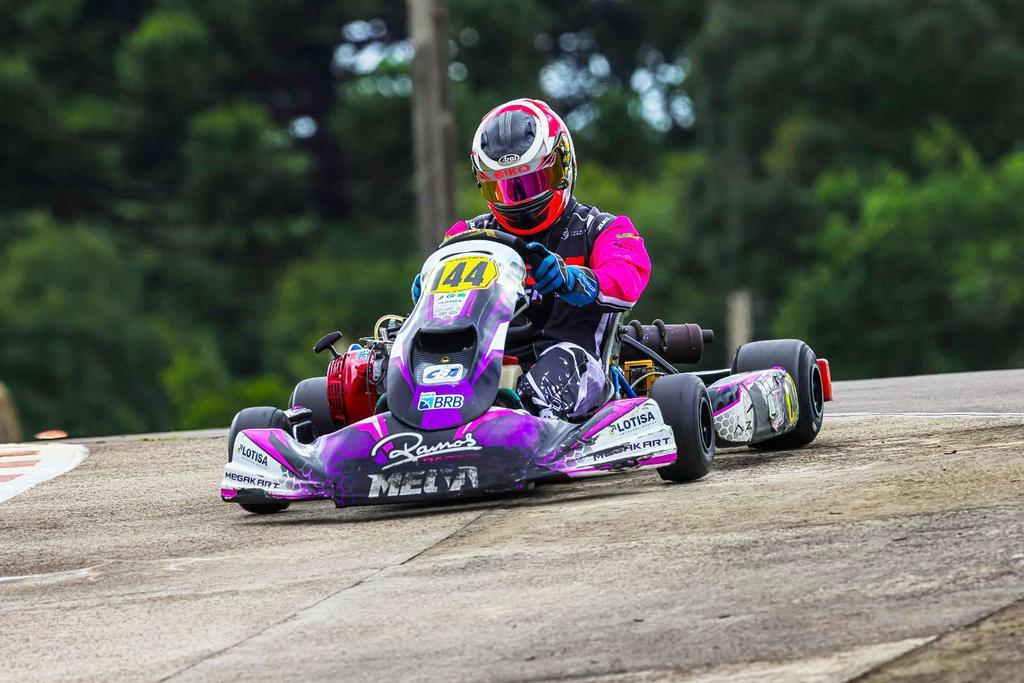 Mega Kart comemora jornada com título, vitórias, poles e recorde de pista