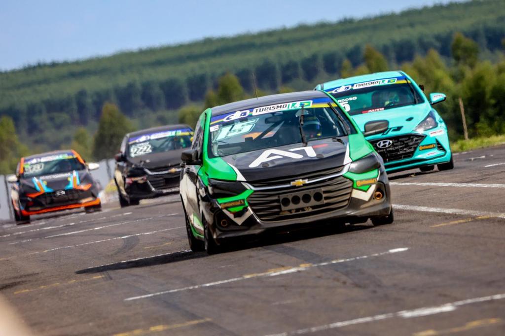 Turismo 1.4 Brasil contou com vitórias de Wilton Pena e Gabriel Sano neste sábado em Campo Grande