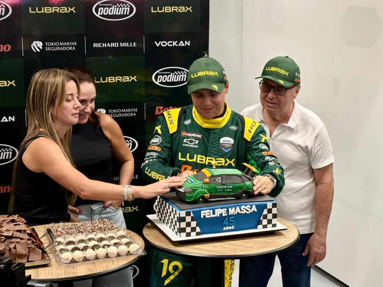 Aniversariante do dia, Felipe Massa vai largar em segundo na corrida sprint em Interlagos