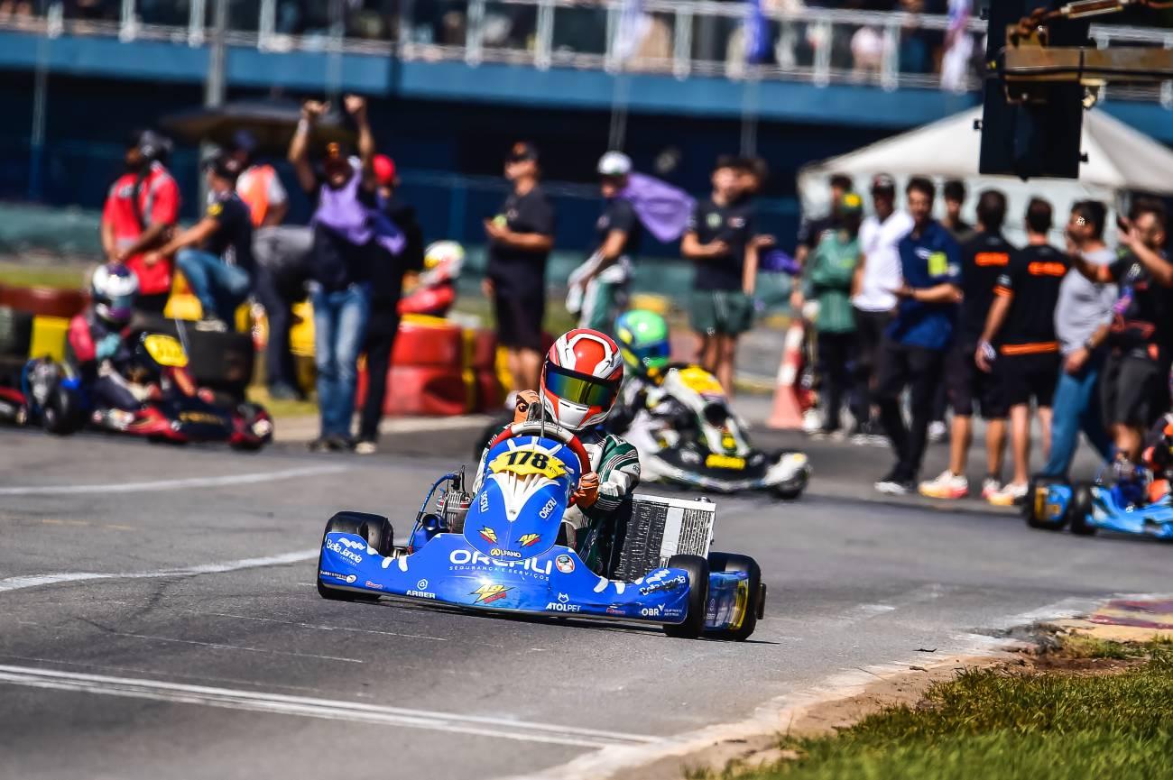 De Blumenau para o topo: Otto Machado brilha em Interlagos e entra na disputa pelo título da Copa São Paulo Light