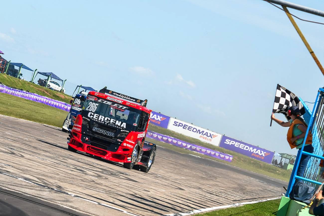Douglas Collet defende a liderança da Fórmula Truck na etapa uruguaia