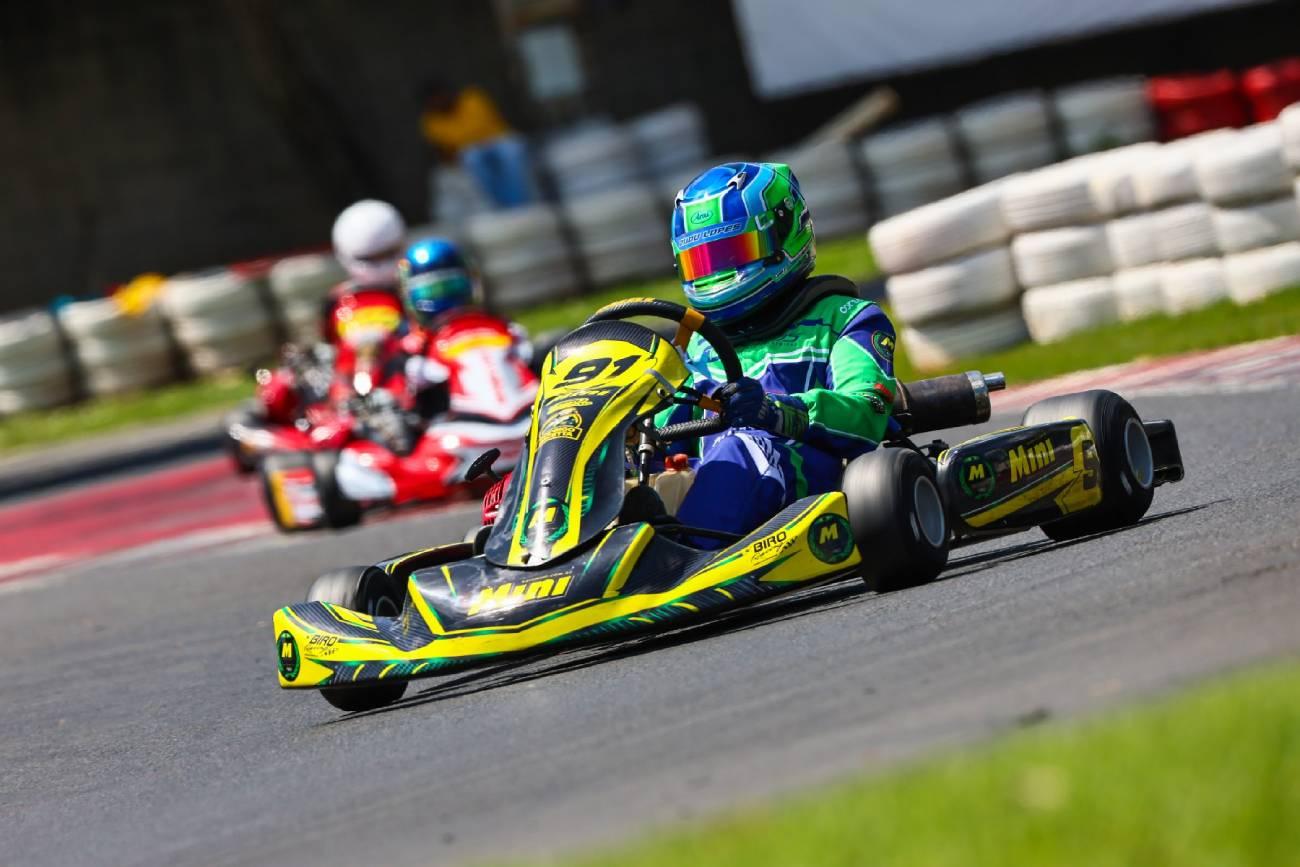 Dudu Lopes mantém consistência na 3ª etapa do Campeonato San Marino e segue no top 5 da F4 Júnior