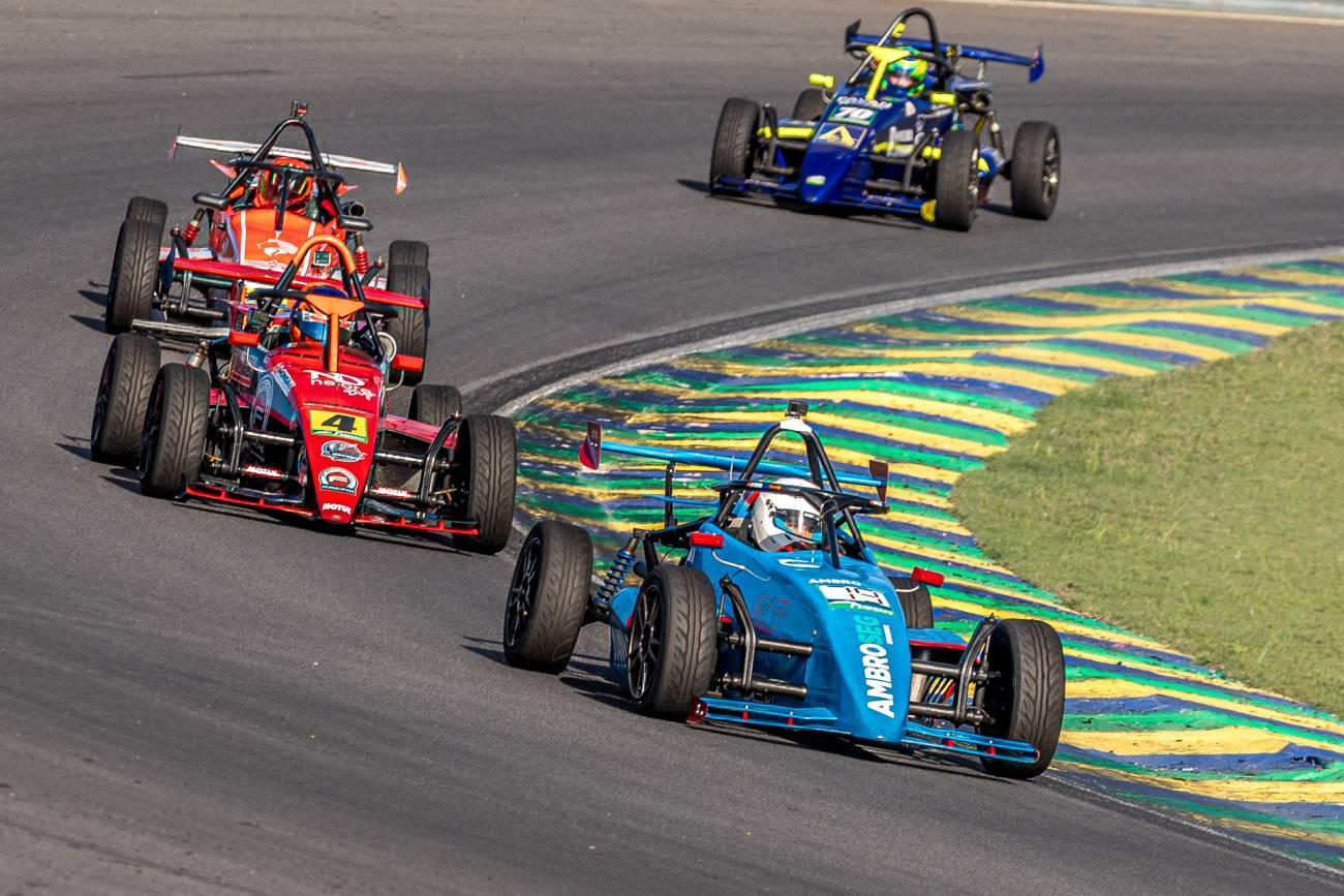 Interlagos entrega etapa intensa da Fórmula 1600 com vitórias distintas e protagonismo dividido entre as divisões