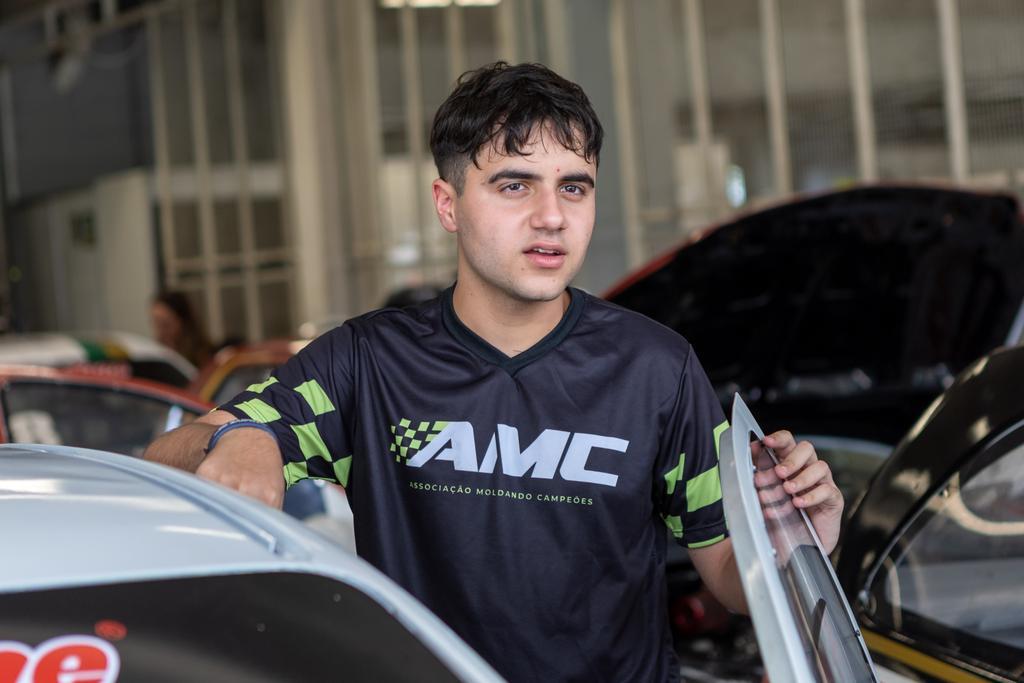 João Guimarães domina Categoria Celta e mantém liderança da STR em Interlagos