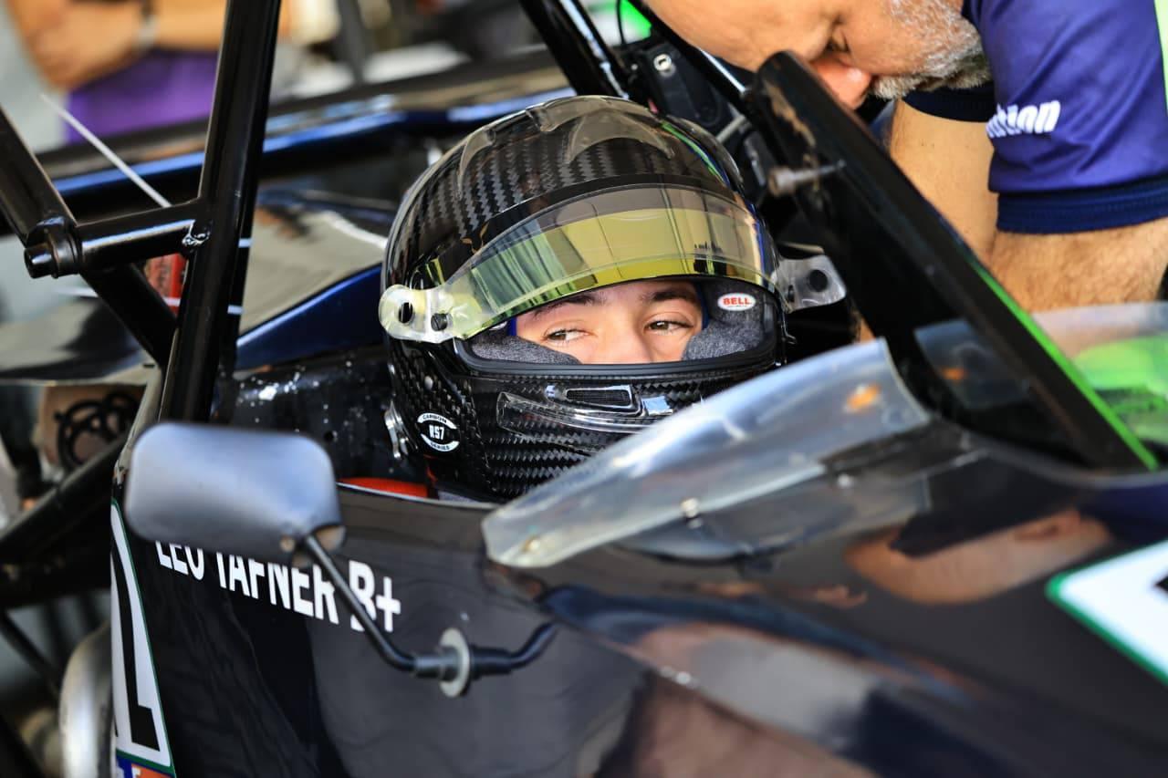 Léo Tafner chega a Interlagos como vice-líder e mira sequência consistente na Fórmula 1600
