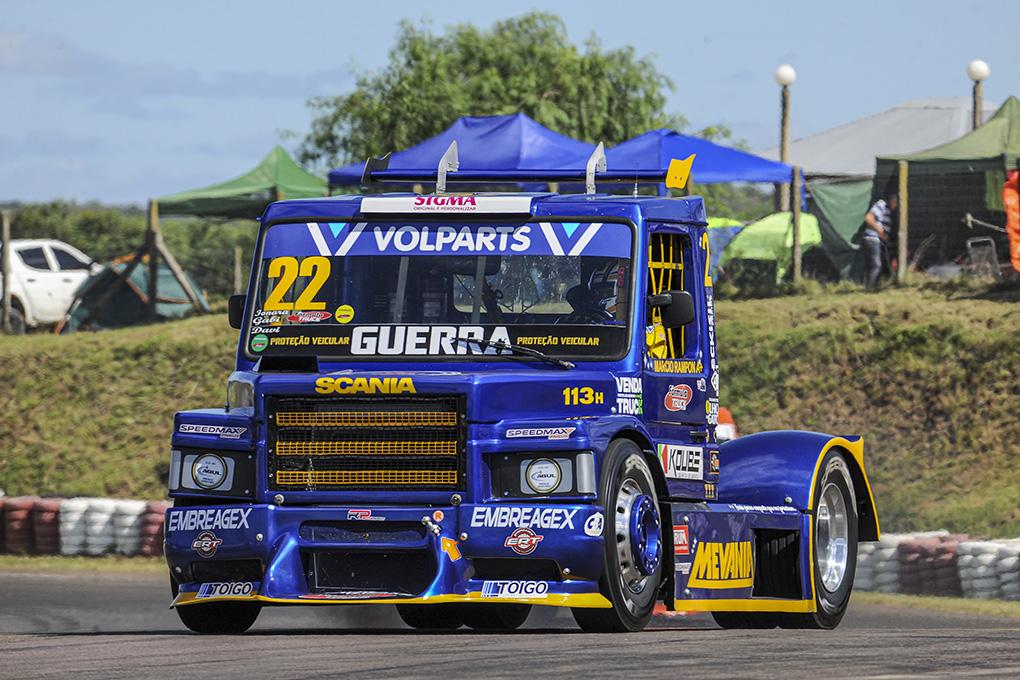 Paranaense dominam a categoria F-Truck no Uruguai com Márcio Rampon à frente