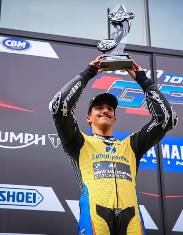 Theo Manna conquista P2 em corrida eletrizante e se coloca entre os líderes do campeonato