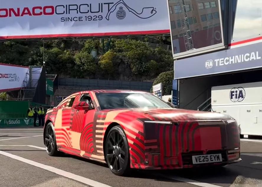 Fórmula E: Piloto António Félix da Costa chega ao E-Prix de Mônaco a bordo do carro elétrico Jaguar Type 01