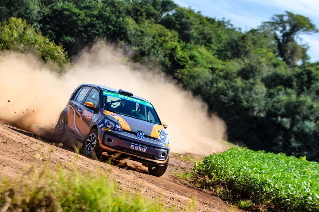 Irmãos Klimaczewski mantém liderança do Brasileiro de Rally após segunda etapa
