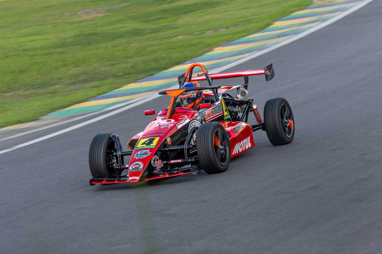 Marcel Fachini chega embalado e mira ataque à liderança na 5ª etapa da Fórmula 1600 em Interlagos