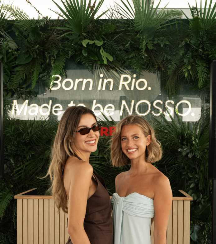 Margarida Corceiro, atriz e namorada de Lando Norris, vê de área VIP brasileira a classificação do piloto no GP de Miami