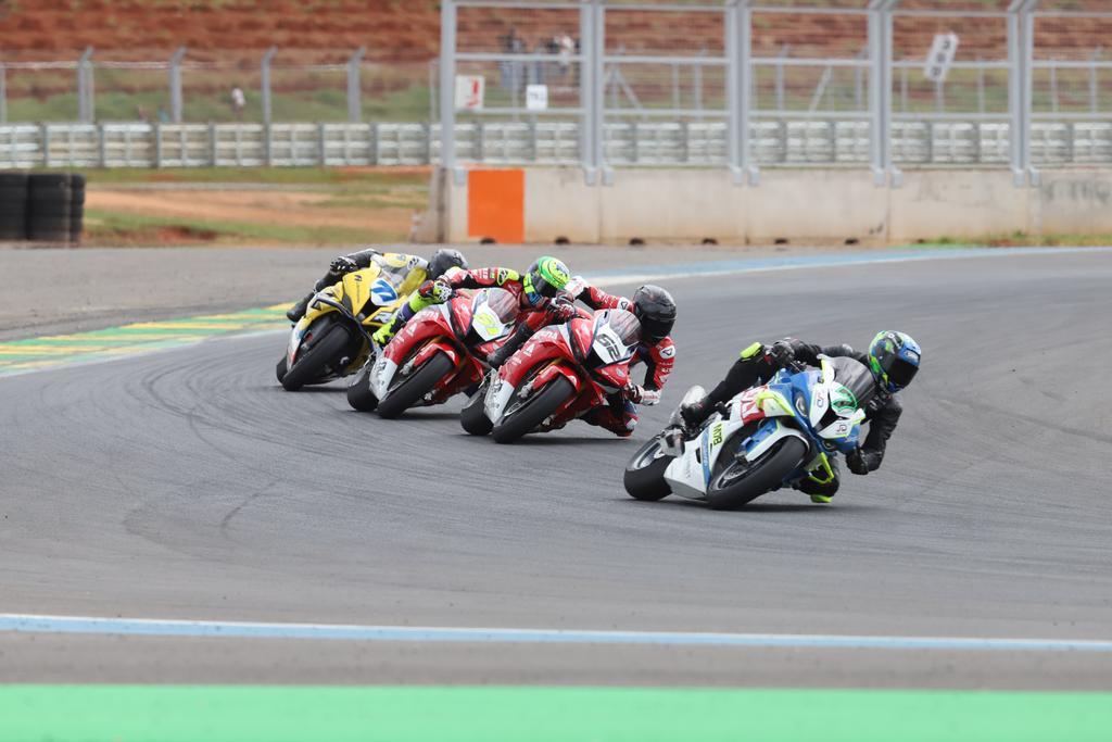 Maxi Scheib vence a GP1000 by Motul após disputa intensa com Granado no MOTO1000GP em Goiânia