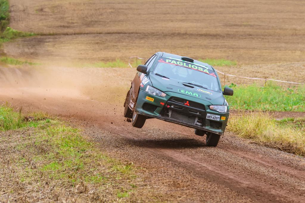 Milton Pagliosa e Vinicius Anziliero assumem vice-liderança do Brasileiro e Gaúcho de Rally
