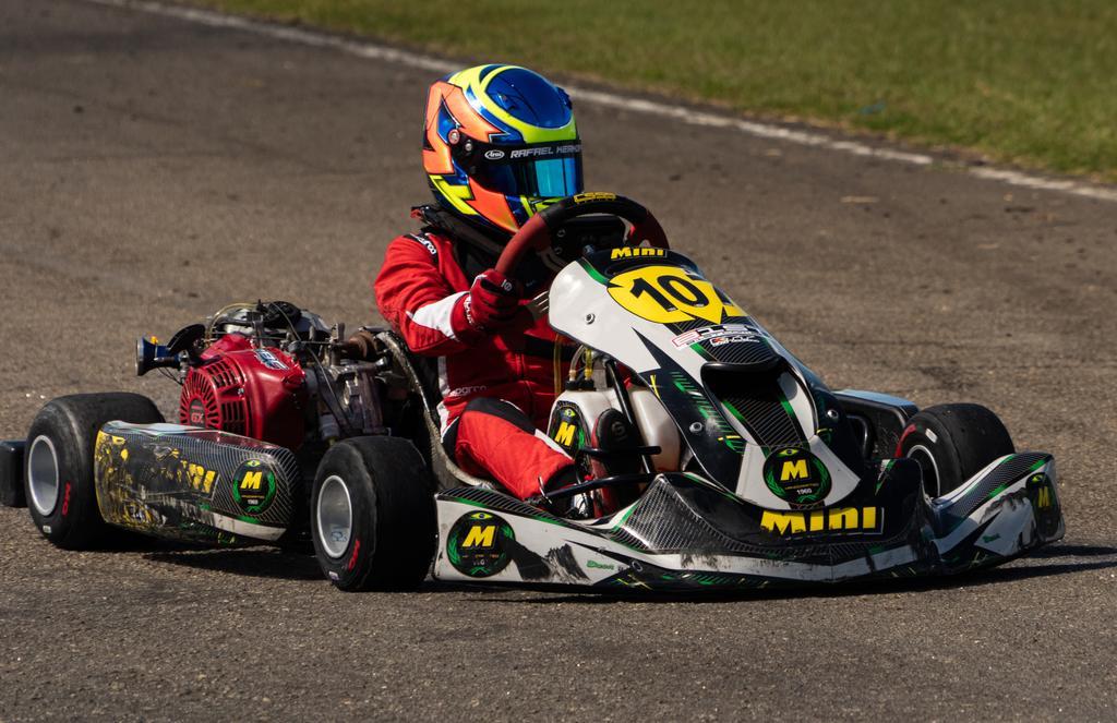 Rafael Kerkoff mostra garra e mantém protagonismo no Capixaba de Kart