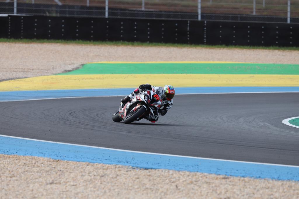 Rica Camargo vence corrida da GP Light no MOTO1000GP em Goiânia