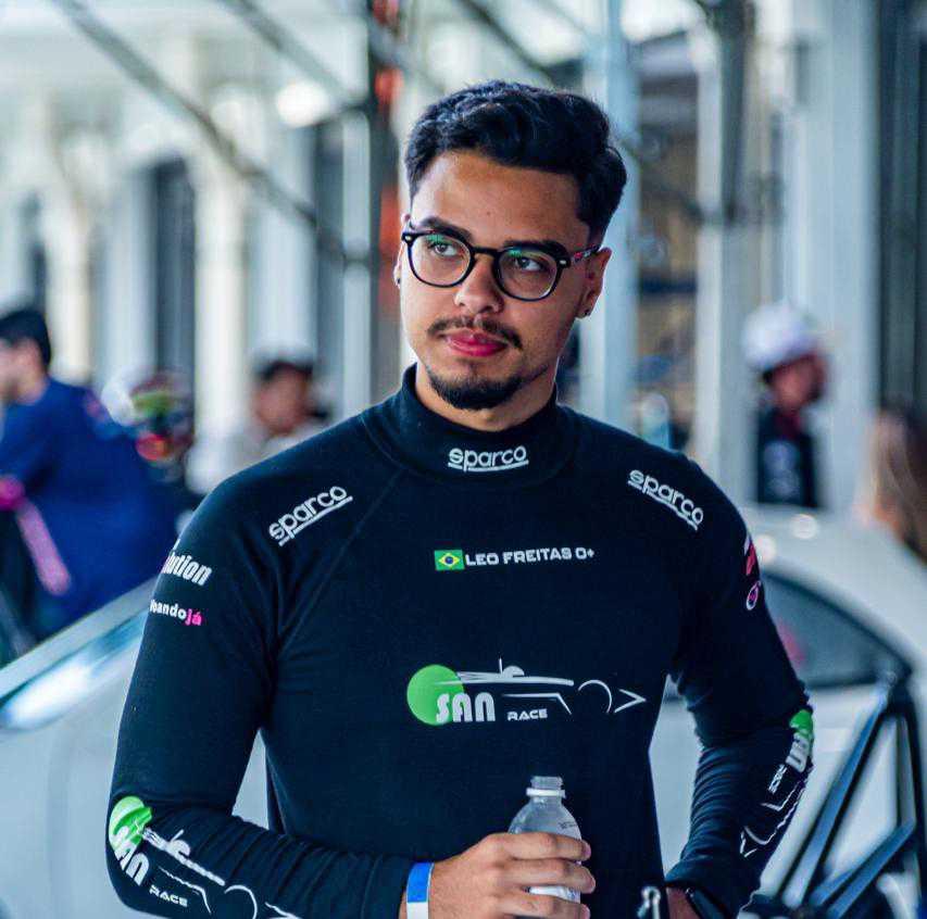 Com novo layout, Leo Freitas retorna à Fórmula e-Volution com pódio em Interlagos