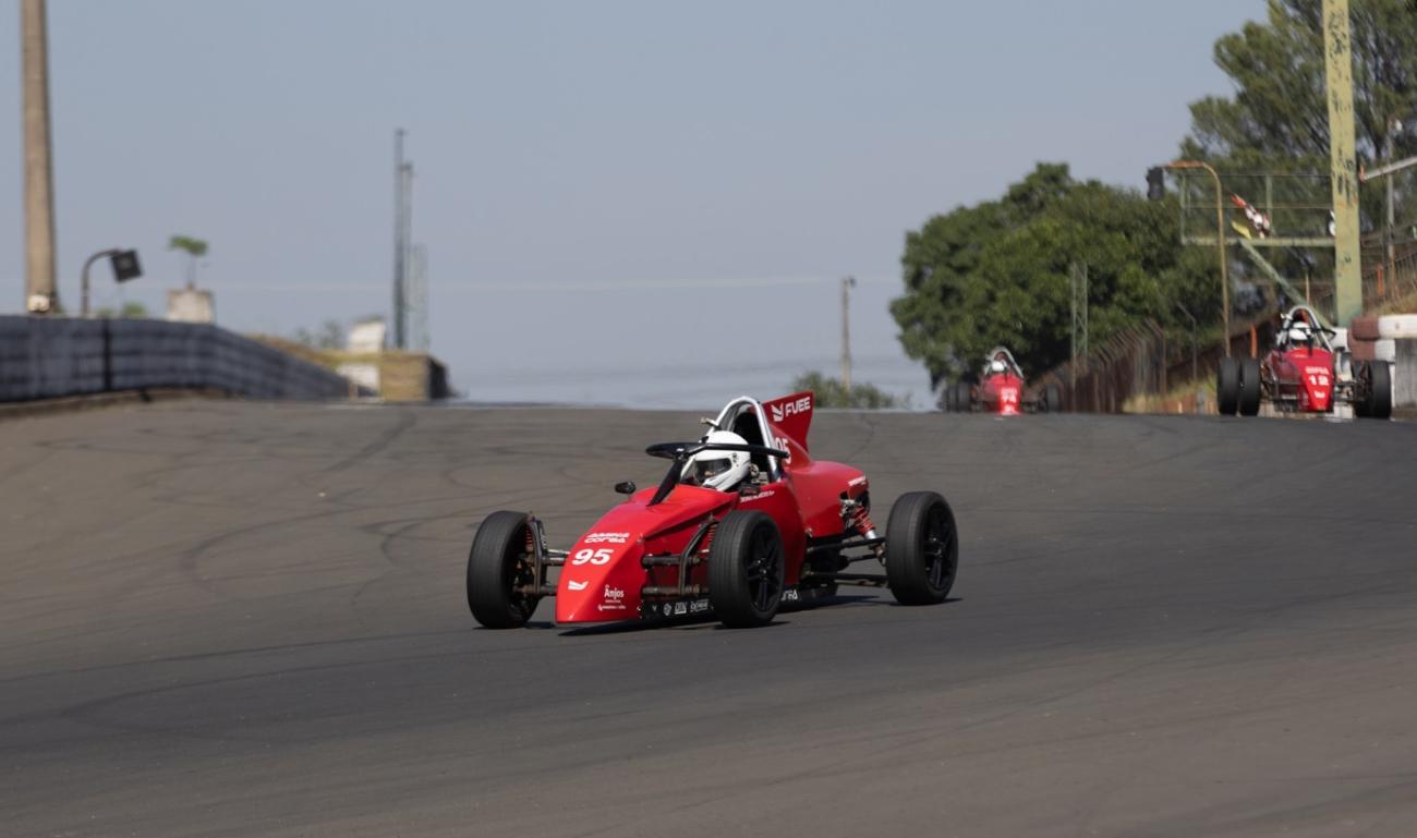João Alécio domina e vence 3ª etapa do Fórmula Vee Open no Autódromo ECPA
