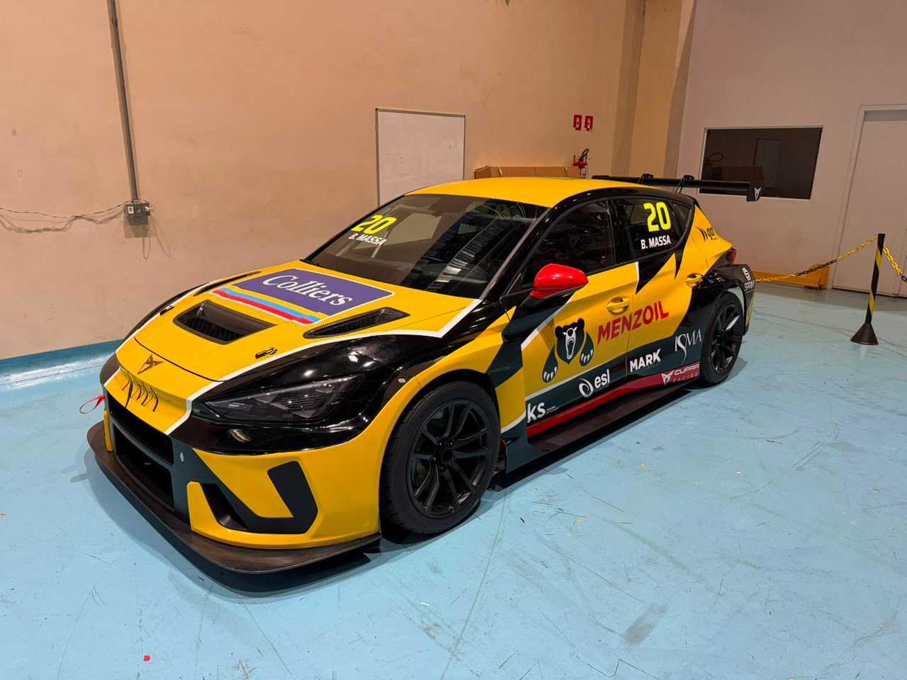 Menzoil anuncia parceria com Bruno Massa para a temporada 2026 do TCR Brasil e TCR South America