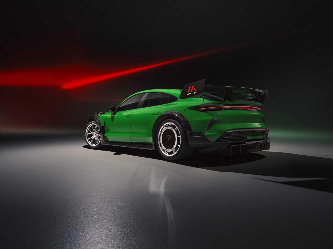 Porsche Taycan Turbo GT com kit Manthey e equipado com pneus Pirelli P Zero Trofeo RS estabelece recorde em Nürburgring