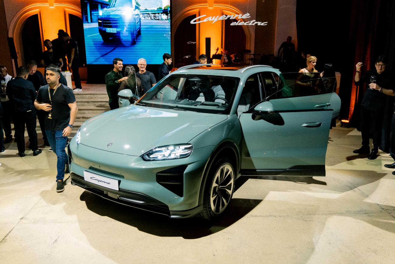 Salvador recebe avant-première do novo Porsche Cayenne Electric