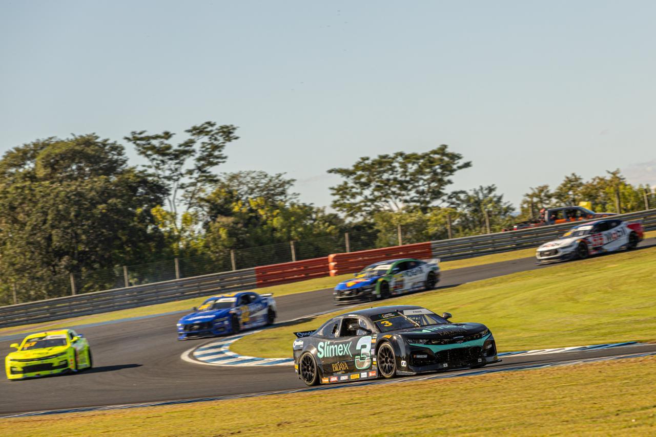 Após boa estreia, Firás Fahs disputará a Nascar Brasil até o fim da temporada