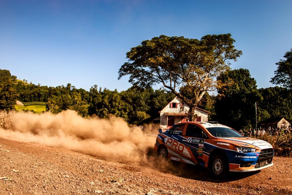 Brasileiros defendem liderança do Sul-americano de Rally em prova no Paraguai
